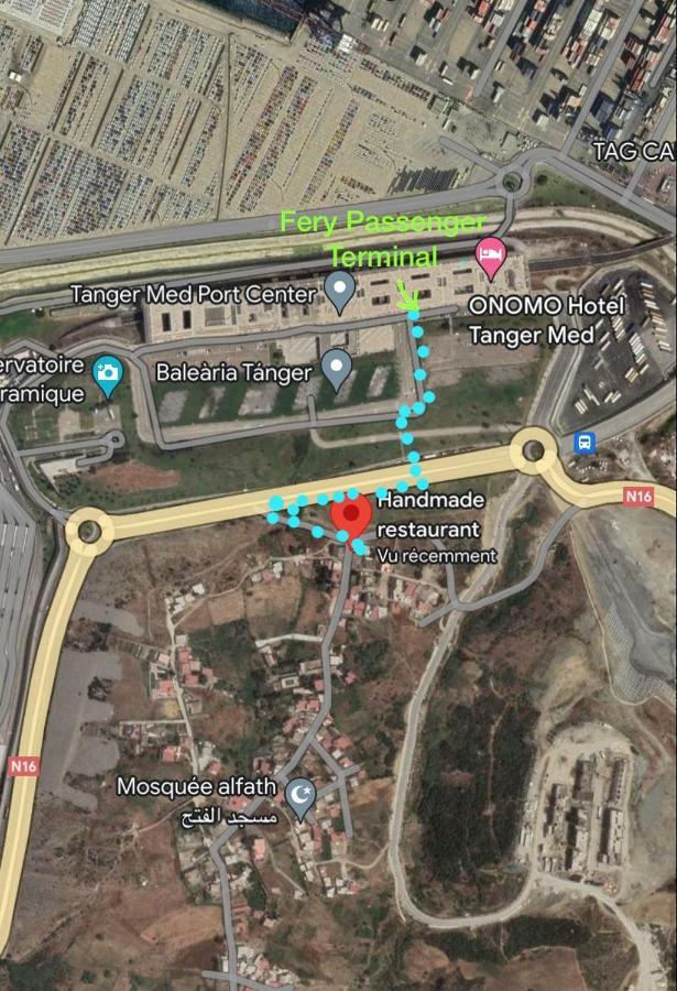 Appartement A Ksar Sghir En Face Du Terminal Passagers De Ferry Port Tanger Med Exteriör bild